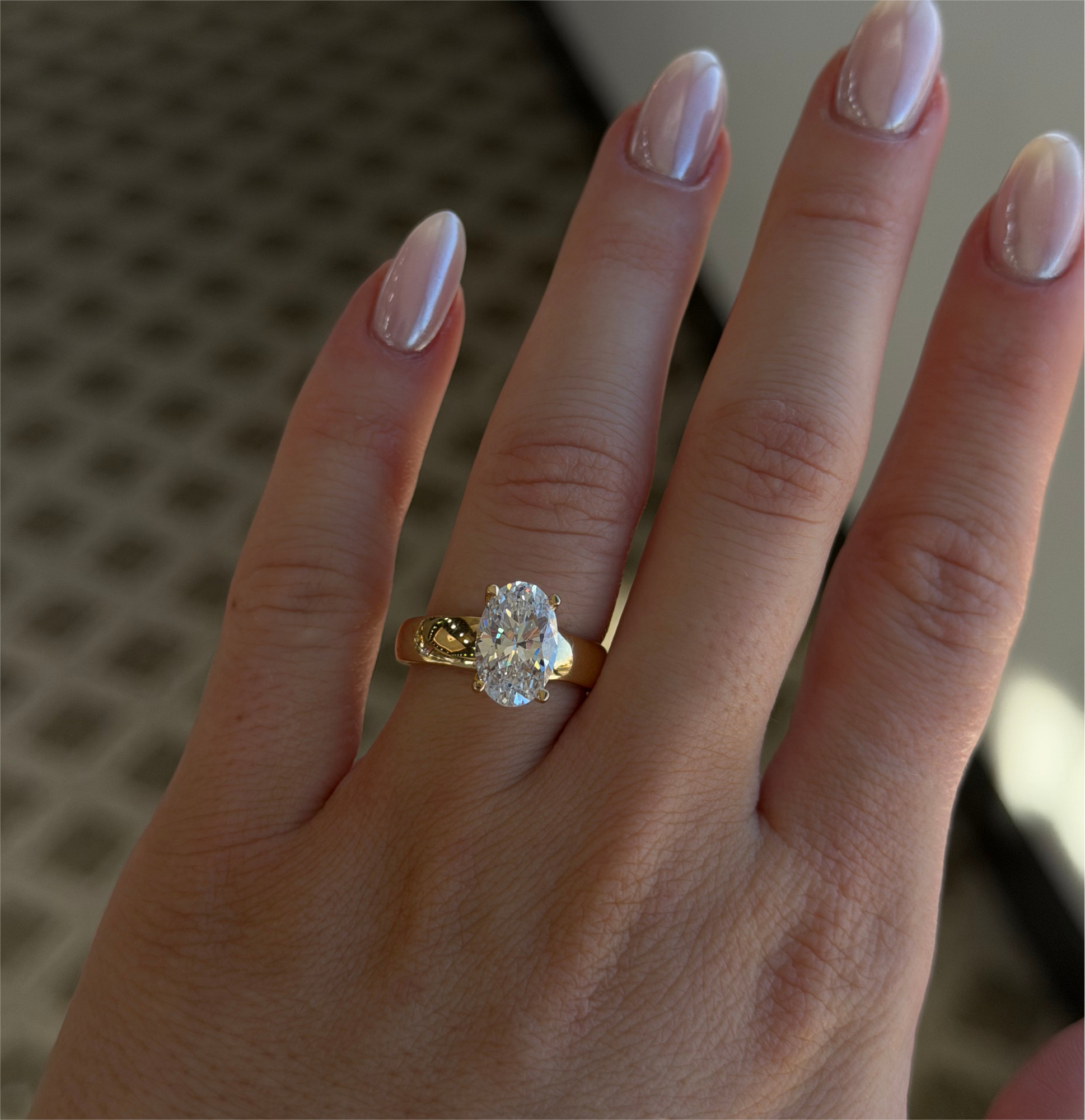 Image of a ring on a woman's hand