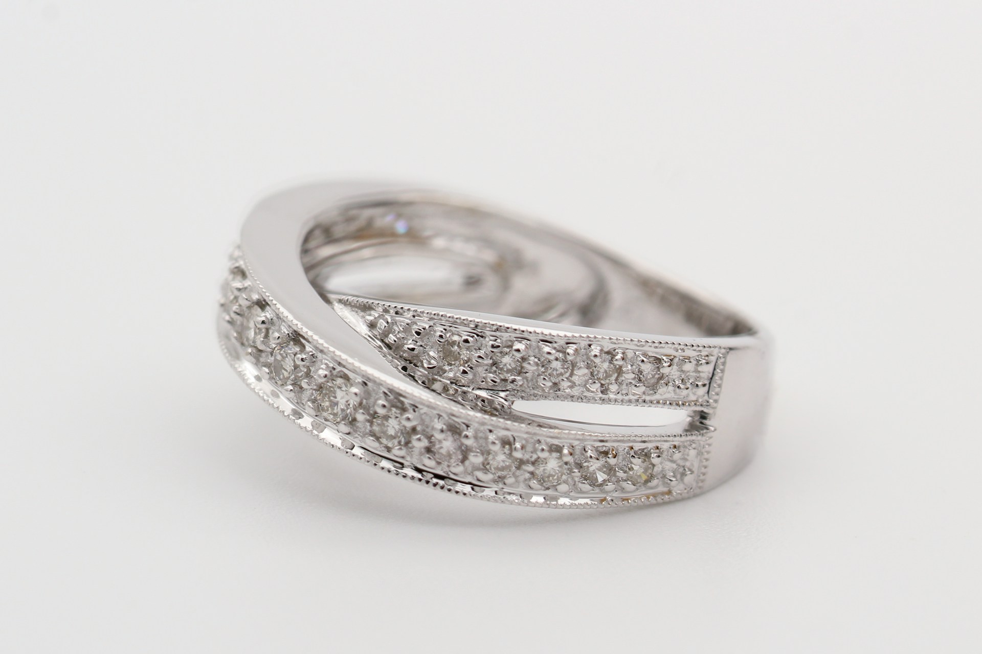 a white gold diamond fashion ring featuring overlapping bands