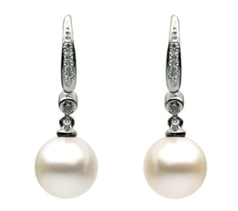 A pair of drop earrings features pearls approximately 8mm